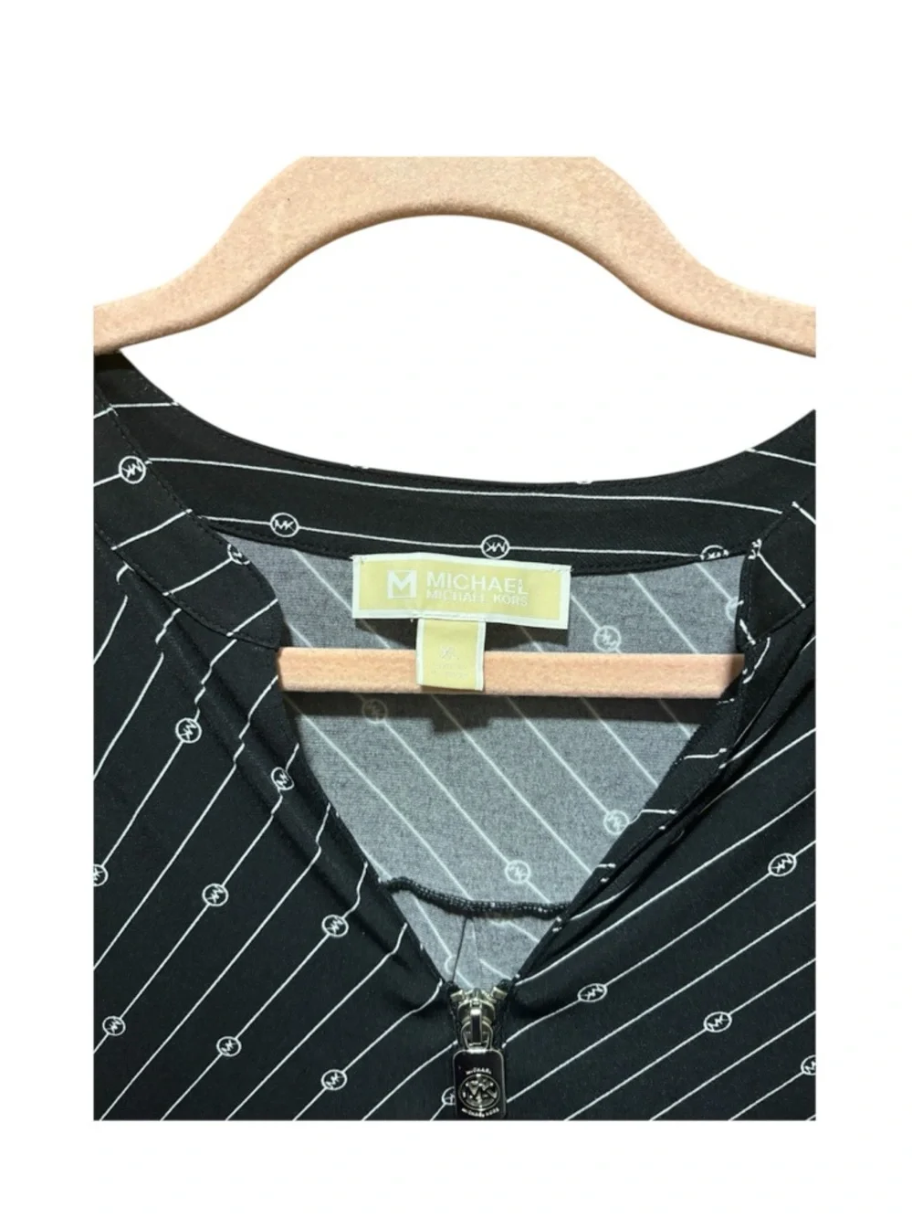 ⭐️ MICHAEL KORS ⭐️ Black Diagonal-Stripe MK Logo Zip Front Blouse - Picture 3 of 5